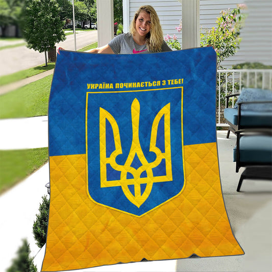 Патріотичний стьобаний плед із тризубом на щиті
